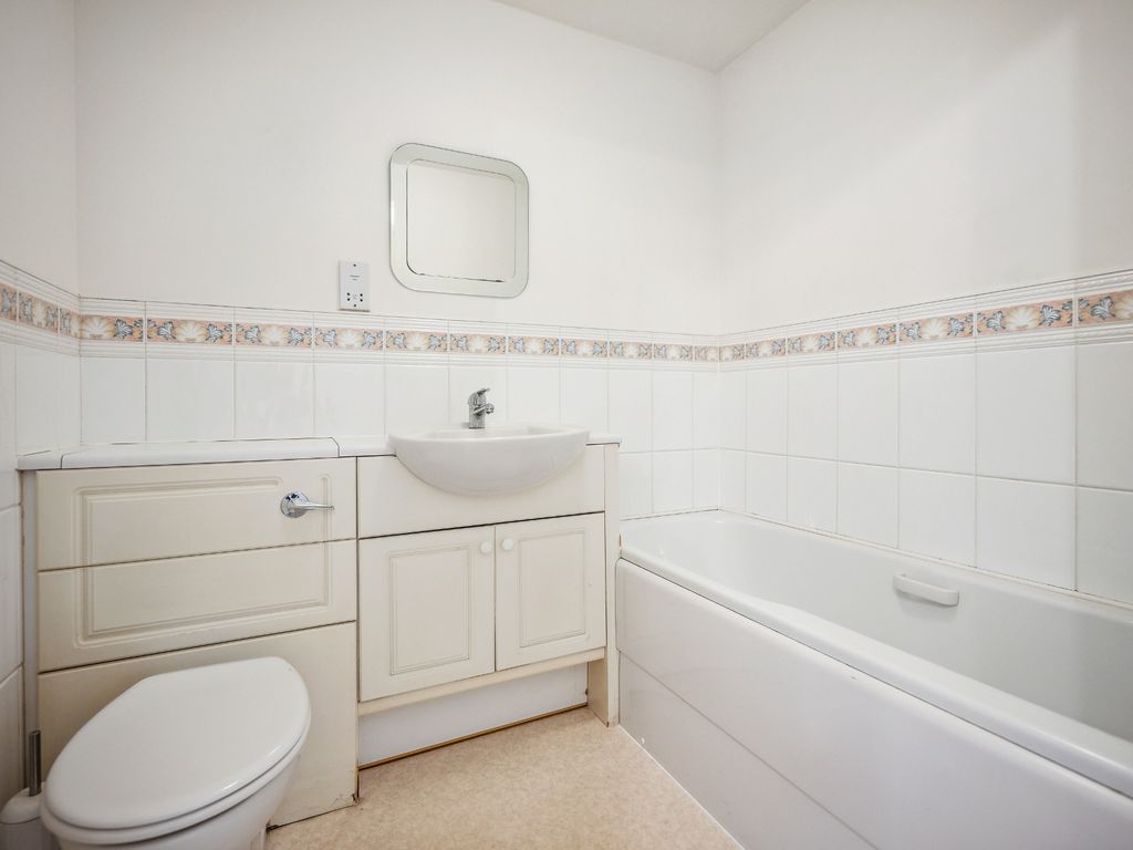 2 bed flat for sale in Annfield Gardens, Stirling, Stirlingshire FK8, £139,950