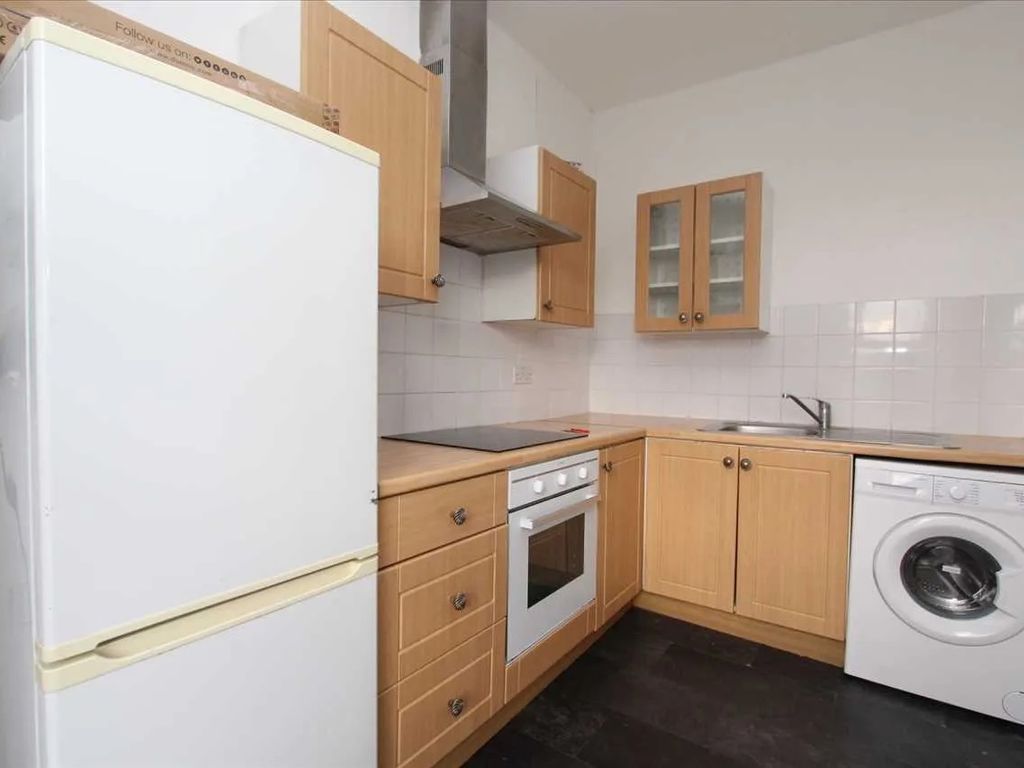 1 bed flat for sale in Old Kent Road, London SE1, £239,995