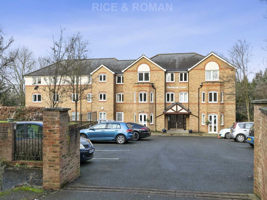 1 bed flat for sale in Epsom Road, Epsom KT17, £159,950