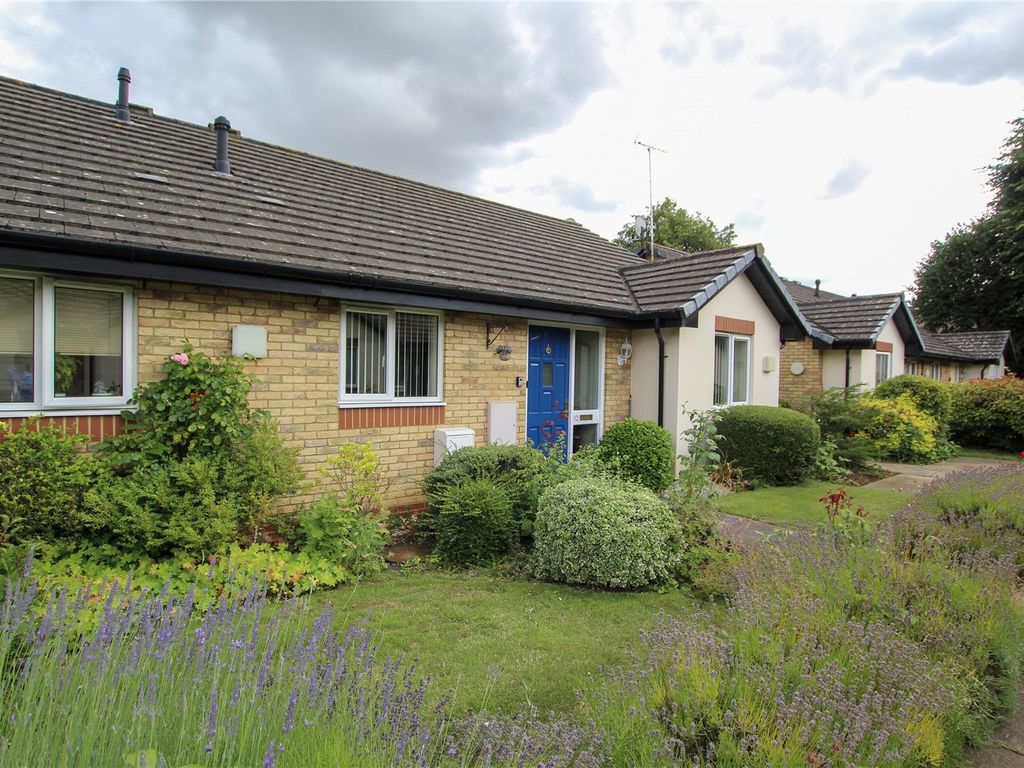 2 bed bungalow for sale in High Street, Cottenham, Cambridge CB24, £239,950