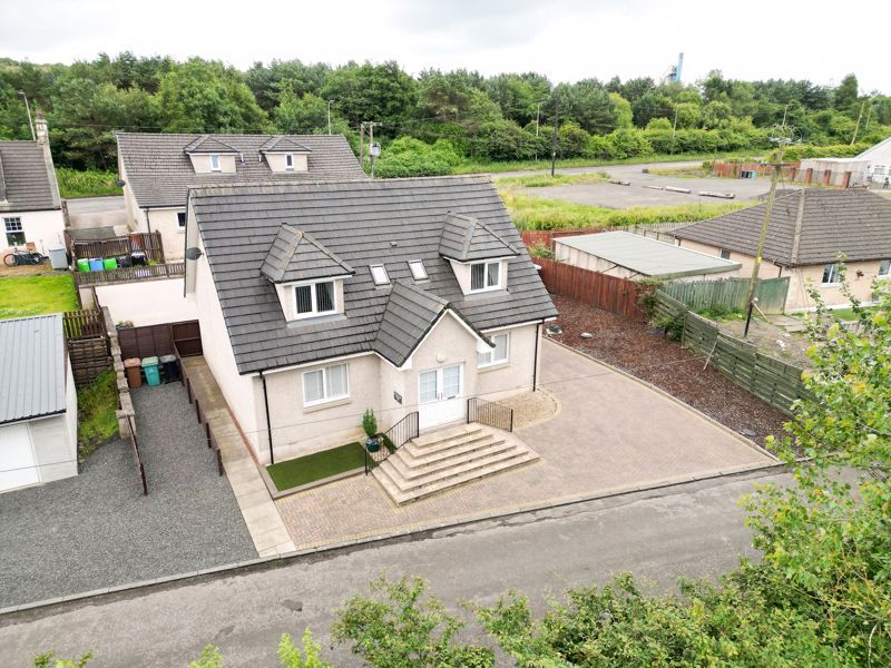 4 bed detached house for sale in Llynallan Road, Harthill ML7, £260,000
