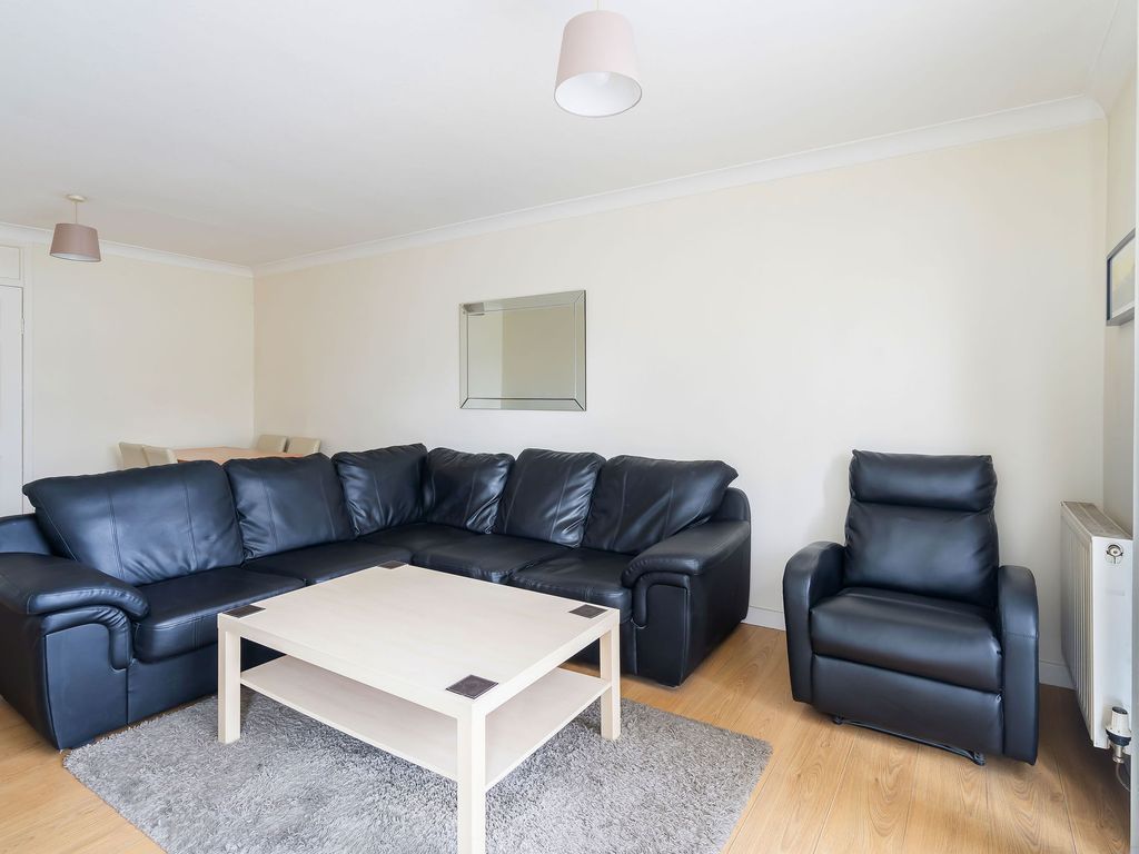 3 bed flat for sale in Newbigging, Musselburgh EH21, £173,000