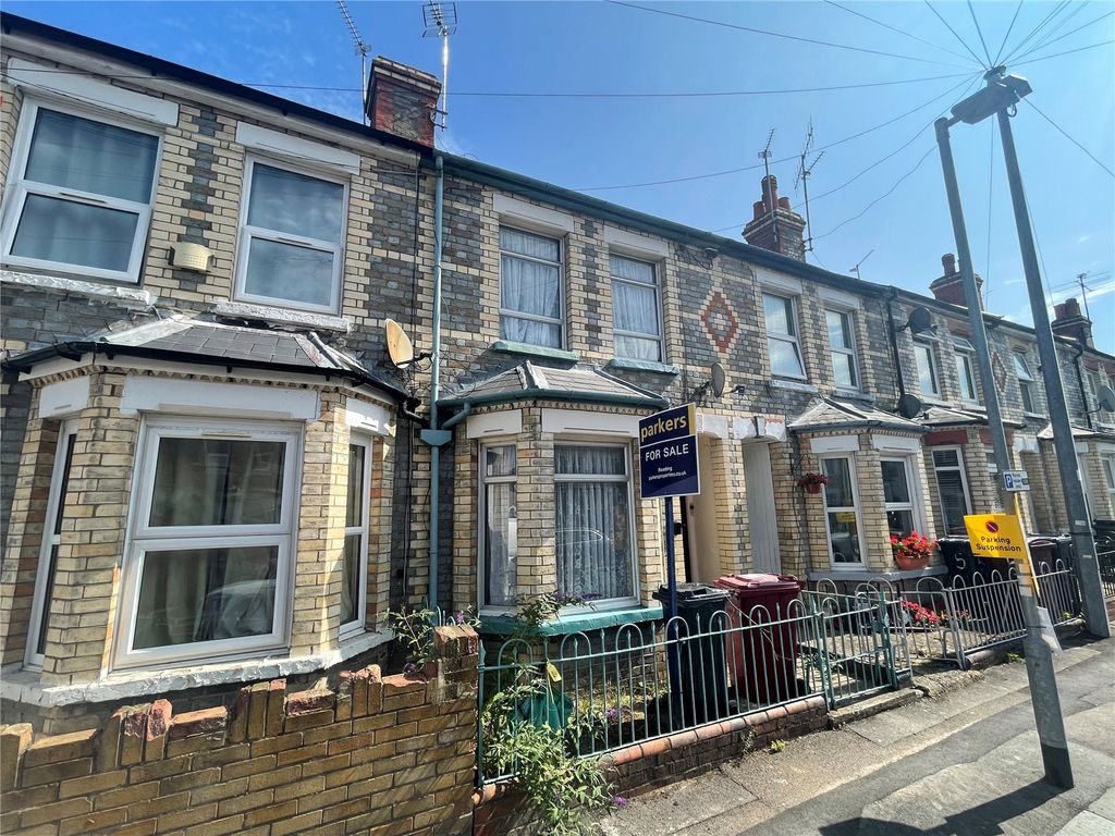 3 bed terraced house for sale in Surrey Road, Reading, Berkshire RG2, £320,000