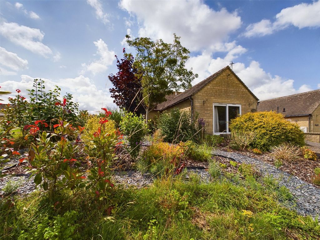3 bed bungalow for sale in The Ridge, Bussage, Stroud, Gloucestershire GL6, £275,000