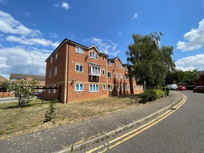 1 bed flat for sale in Danbury Crescent, South Ockendon RM15, £180,000