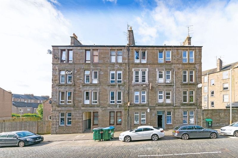 1 bed flat for sale in Morgan Street, Dundee DD4, £62,000