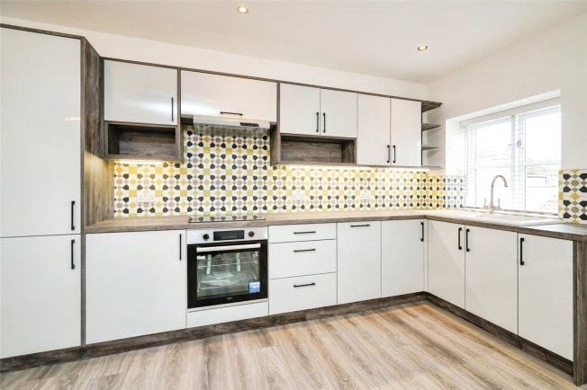 2 bed flat for sale in Market Square, Bicester, Oxfordshire OX26, £285,000