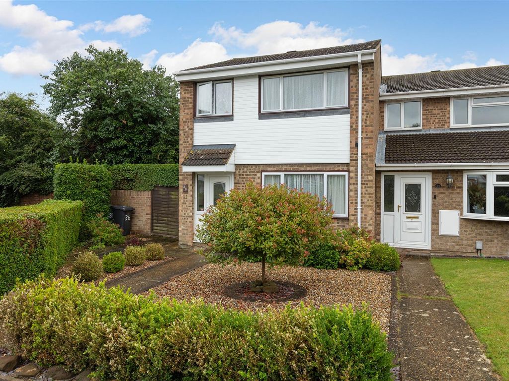 3 bed end terrace house for sale in Saxon Avenue, Stotfold, Hitchin, Herts SG5, £325,000