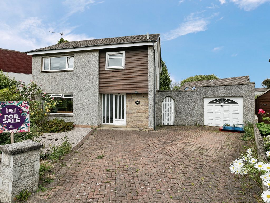 3 bed detached house for sale in Parkhill Circle, Aberdeen AB21, £260,000