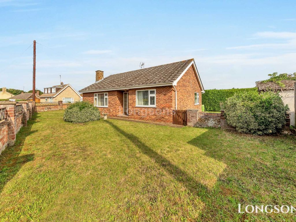 2 bed detached bungalow for sale in Walnut Place, Gooderstone PE33, £230,000