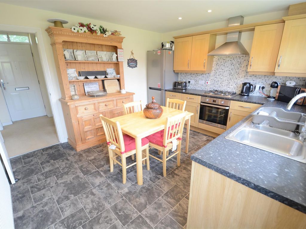 3 bed town house for sale in Hawthorn Road, Staynor Hall, Selby YO8, £200,000