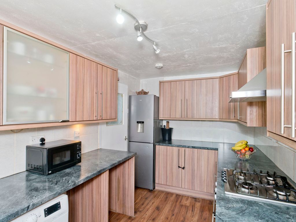 2 bed flat for sale in Alan Breck Gardens, Edinburgh EH4, £145,000