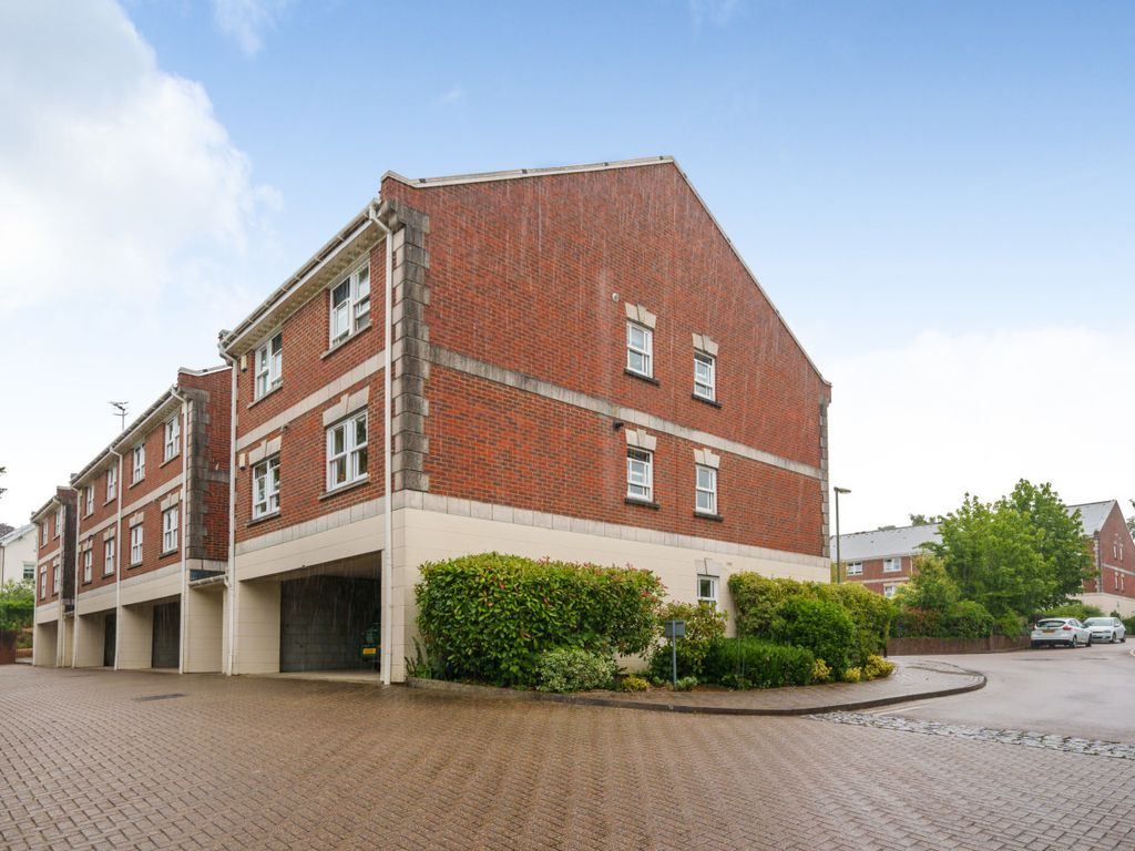 1 bed flat for sale in Guildford, Surrey GU1, £285,000