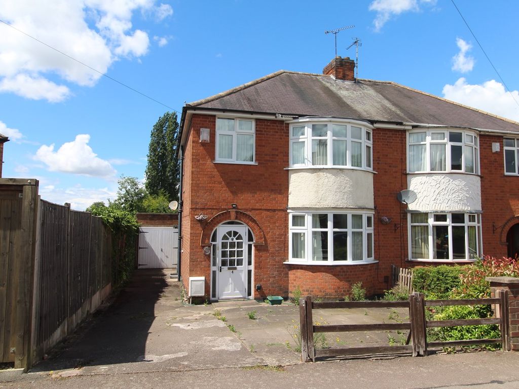 3 bed semi-detached house for sale in Stuart Road, Glen Parva, Leicester LE2, £225,000