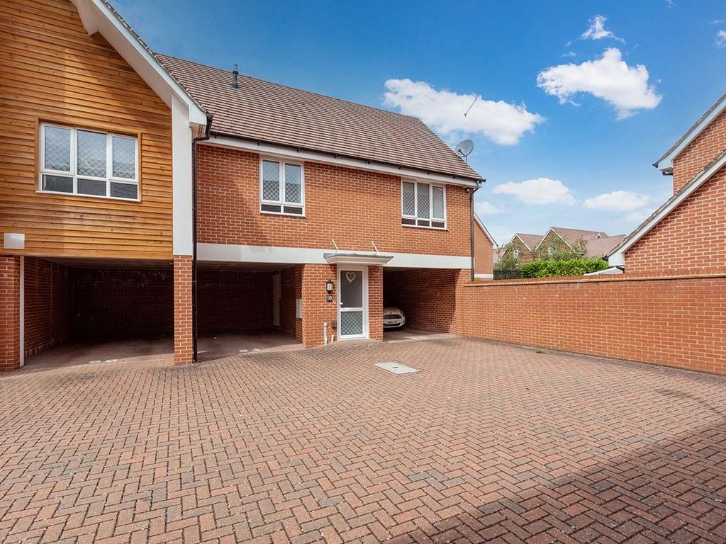 2 bed flat for sale in Horsley Road, Maidenhead SL6, £325,000