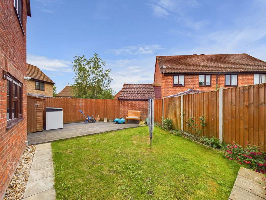 4 bed detached house for sale in Cannell Road, Loddon, Norwich NR14, £315,000