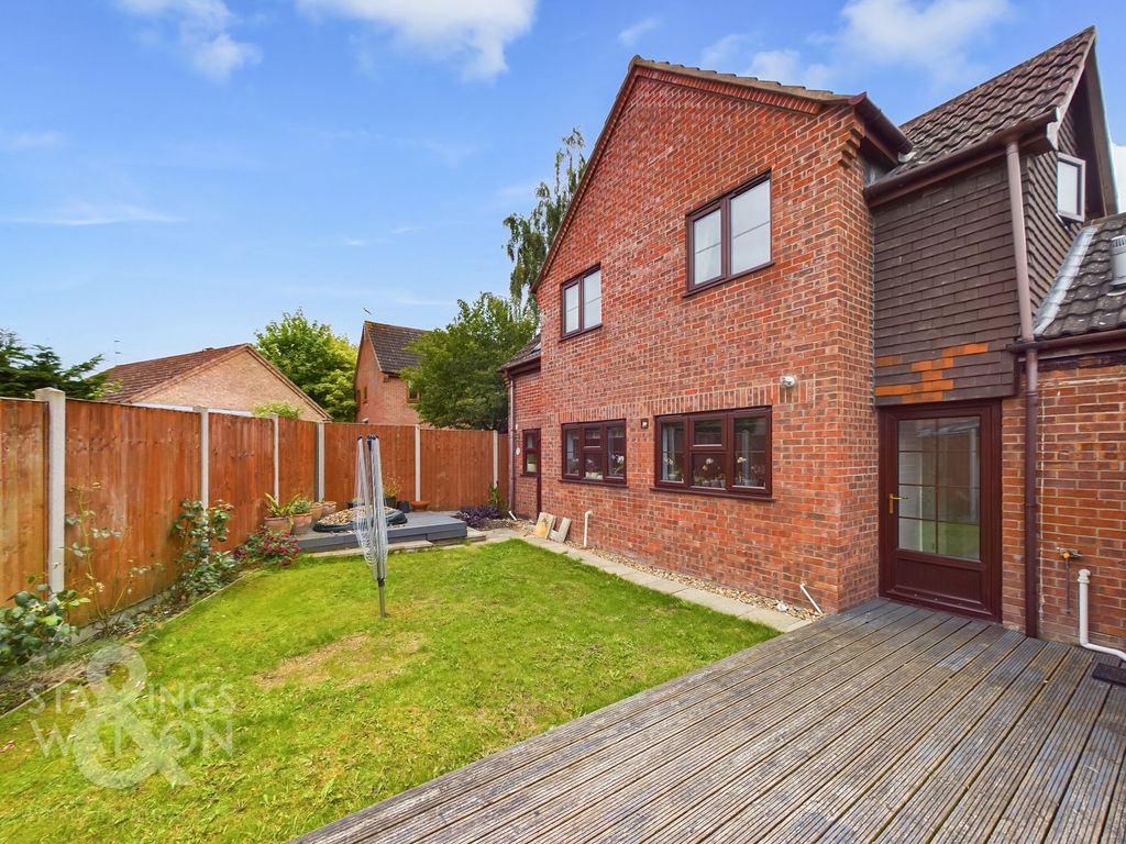 4 bed detached house for sale in Cannell Road, Loddon, Norwich NR14, £315,000