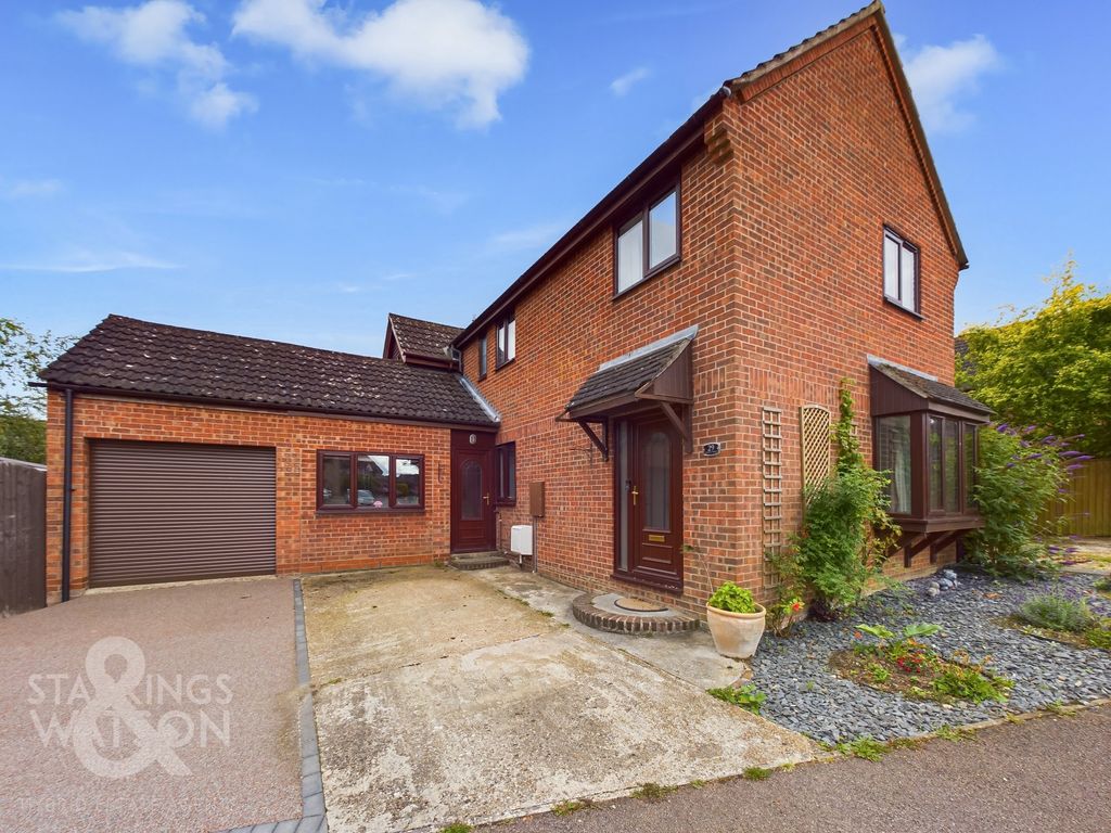 4 bed detached house for sale in Cannell Road, Loddon, Norwich NR14, £315,000