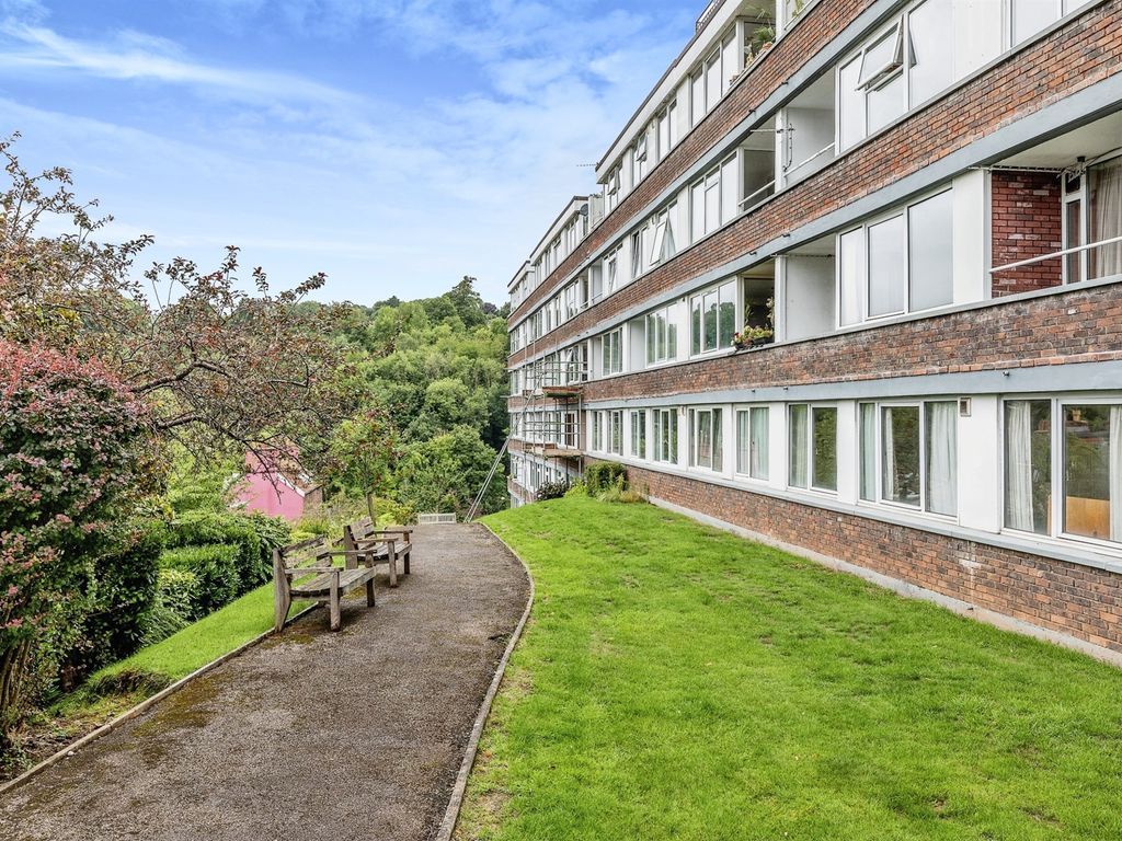 2 bed flat for sale in Victoria Terrace, Clifton, Bristol BS8, £325,000