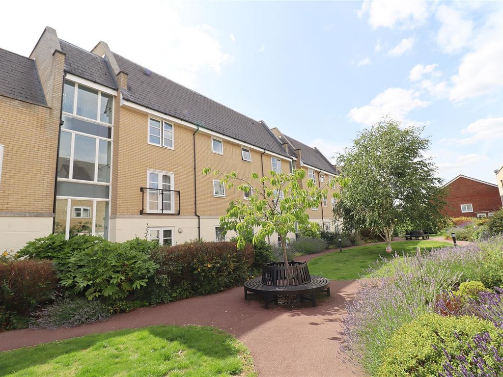 2 bed flat for sale in Cressing Road, Braintree CM7, £200,000