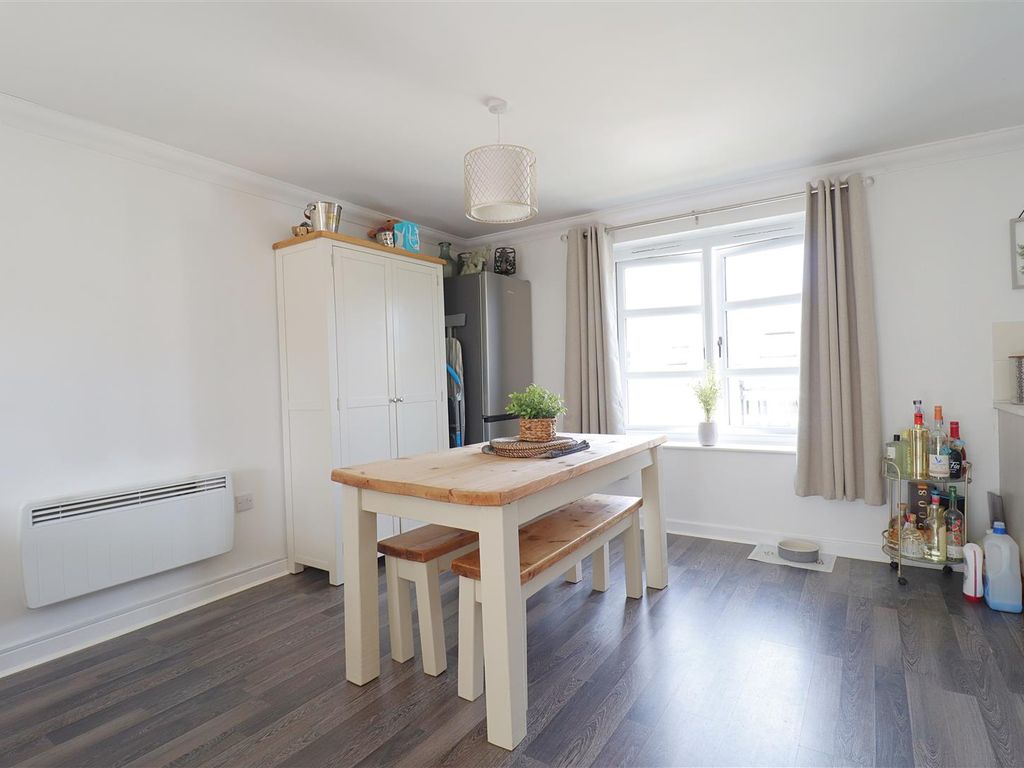 2 bed flat for sale in Cressing Road, Braintree CM7, £200,000