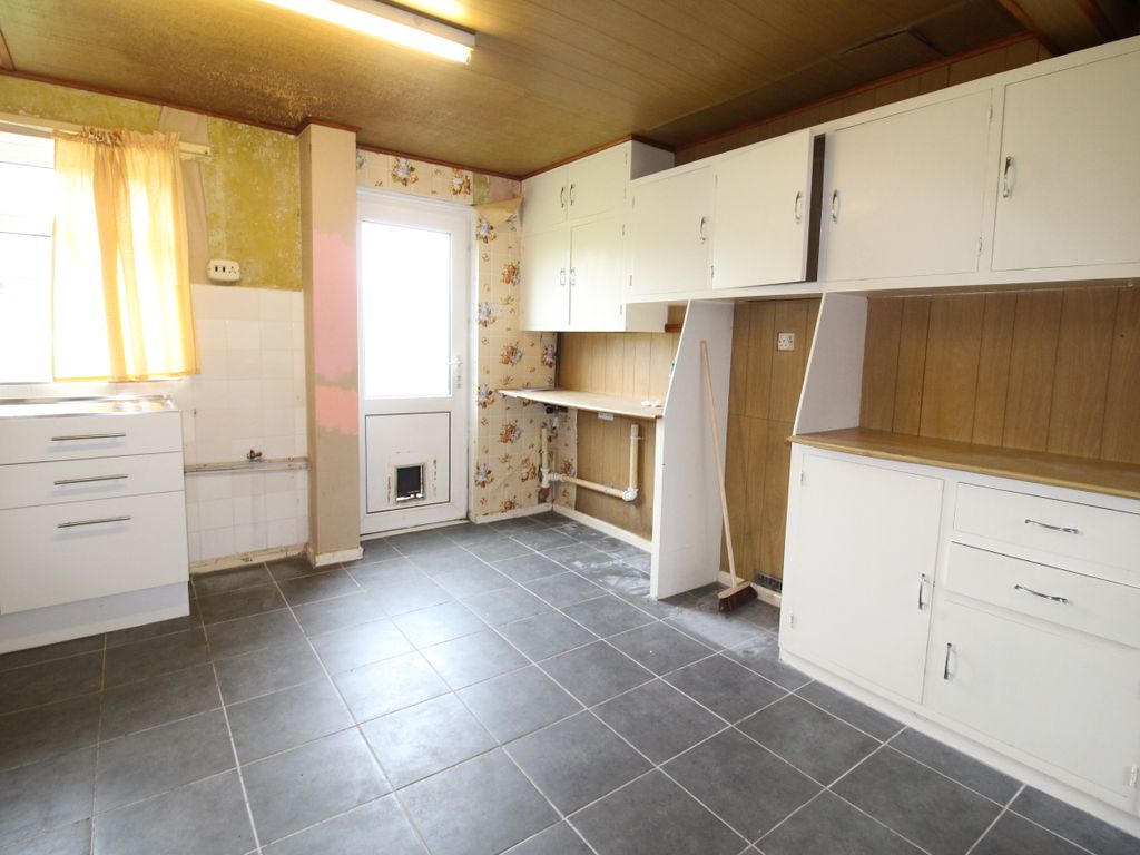 3 bed terraced house for sale in College Road, Trowbridge BA14, £200,000