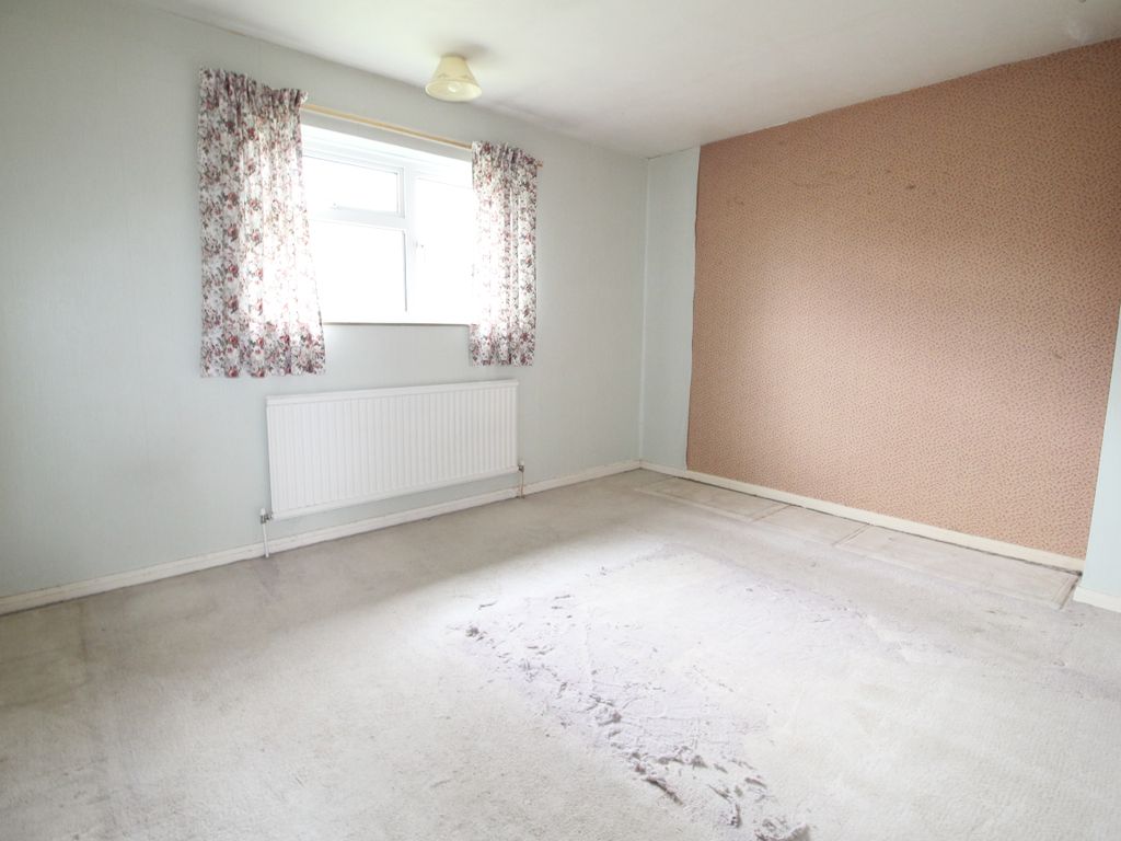3 bed terraced house for sale in College Road, Trowbridge BA14, £200,000