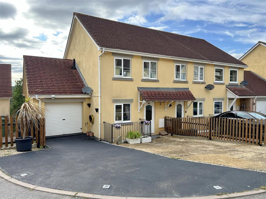 4 bed property for sale in Staple Edge View, Cinderford GL14, £270,000