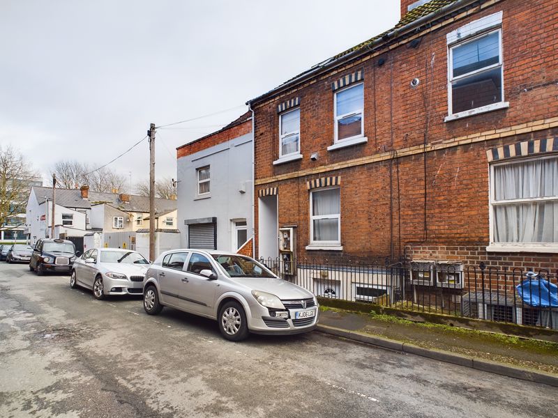2 bed flat for sale in Bedford Street, Gloucester GL1, £90,000