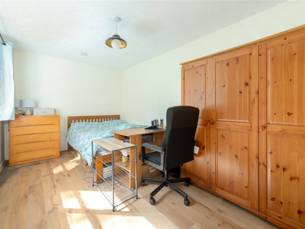 1 bed flat for sale in Stubbs Drive, London SE16, £279,950