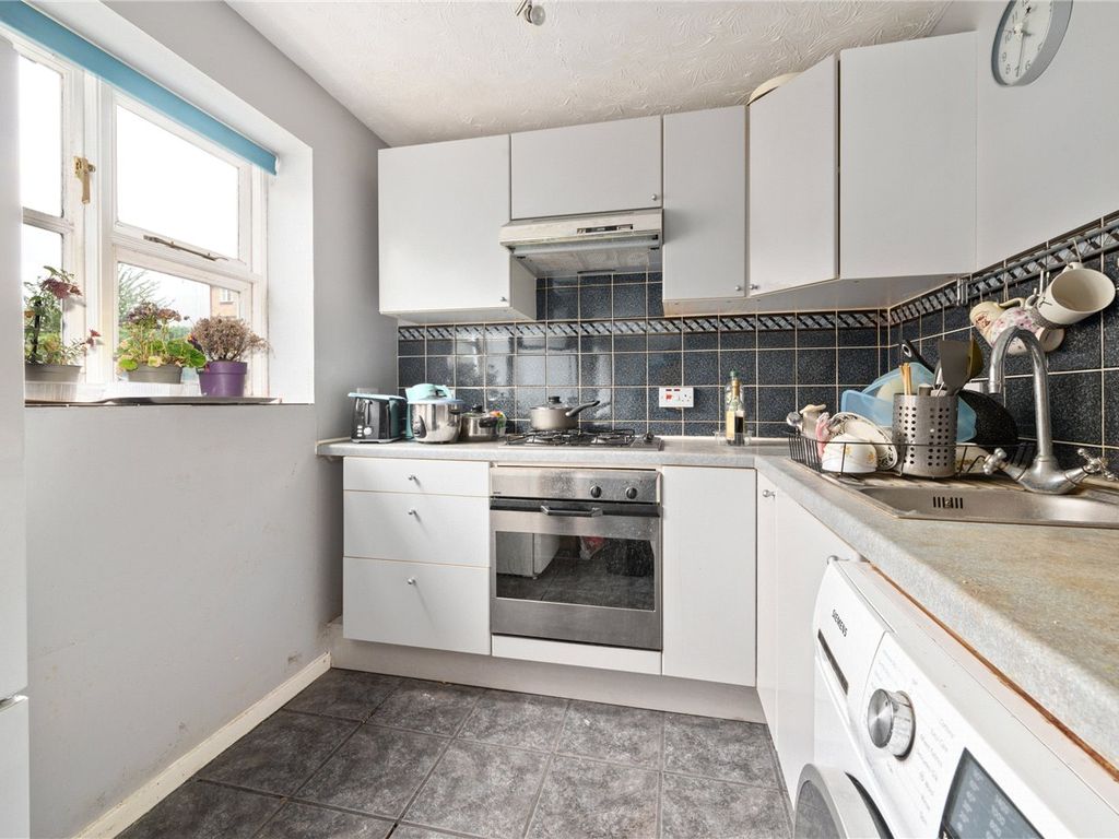 1 bed flat for sale in Stubbs Drive, London SE16, £279,950