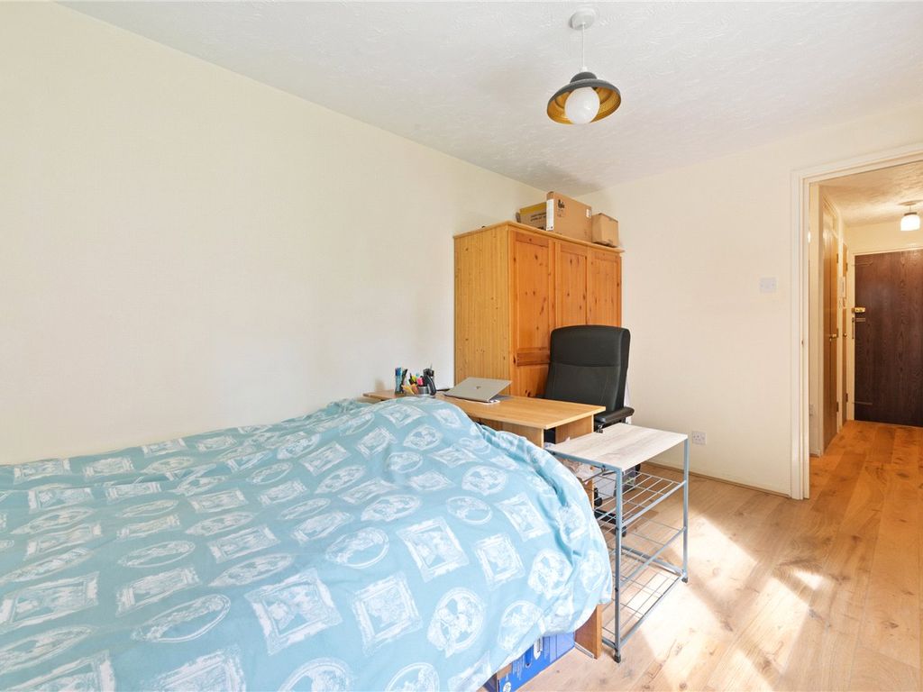 1 bed flat for sale in Stubbs Drive, London SE16, £279,950