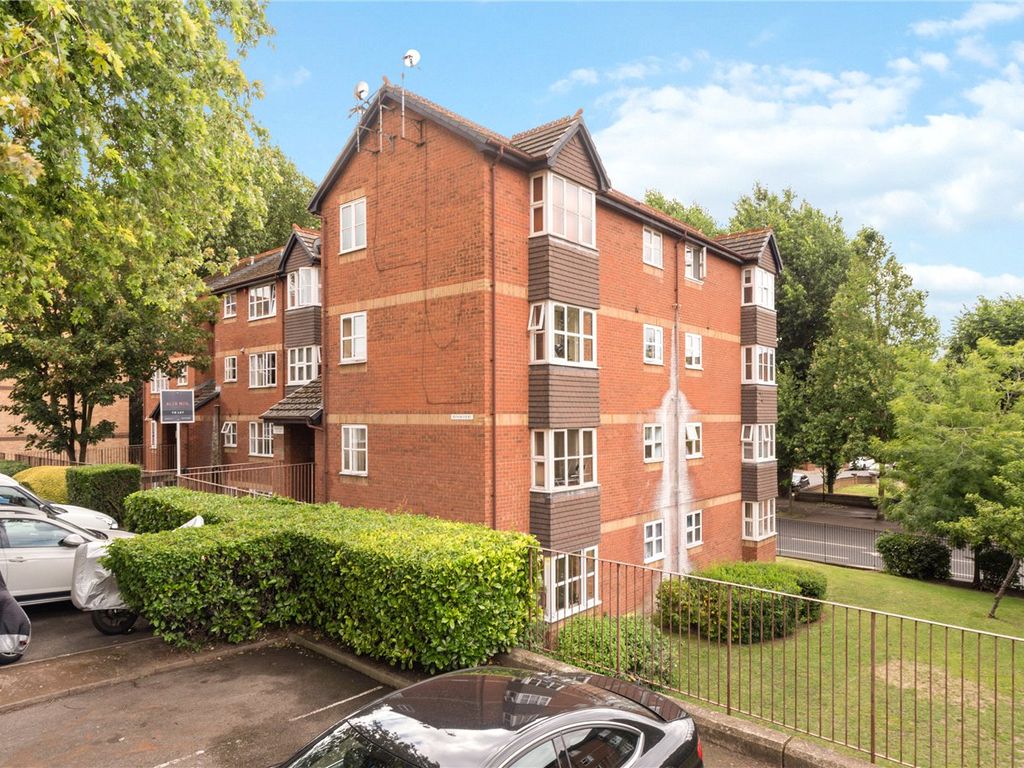 1 bed flat for sale in Stubbs Drive, London SE16, £279,950