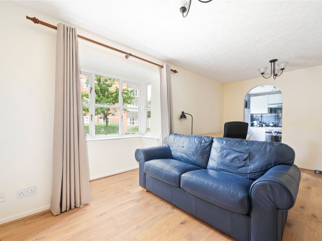 1 bed flat for sale in Stubbs Drive, London SE16, £279,950