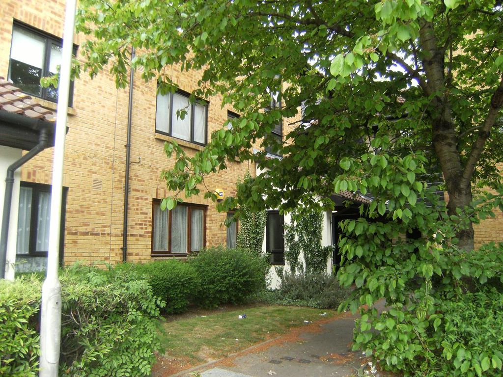1 bed flat for sale in Tanglewood Way, Feltham, Middlesex TW13, £217,950