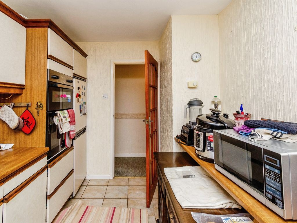 2 bed flat for sale in Portland Road, Aldridge, Walsall WS9, £150,000