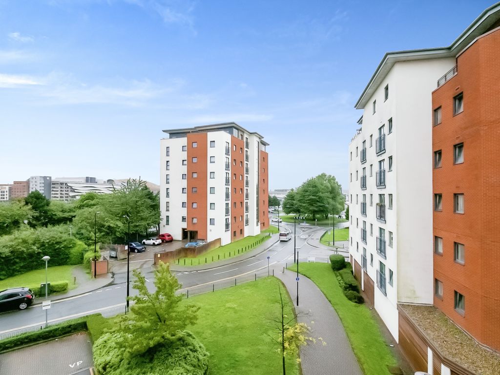 2 bed flat for sale in Galleon Way, Cardiff CF10, £140,000
