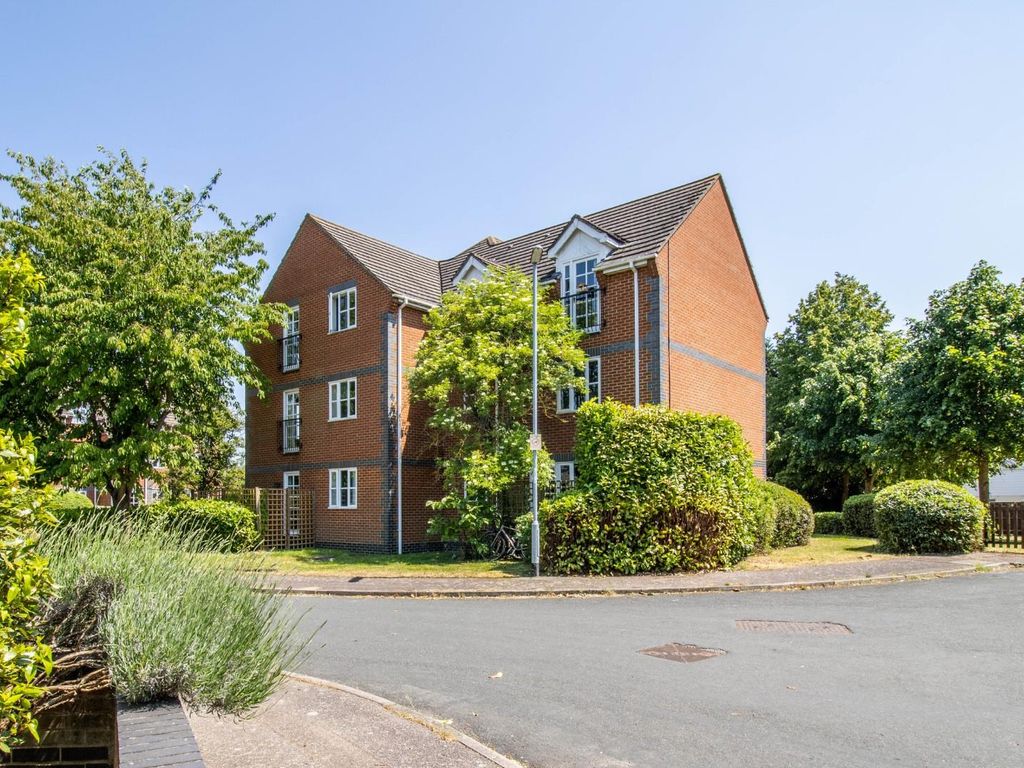 1 bed flat for sale in The Beeches, Woodhead Drive, Cambridge CB4, £215,000