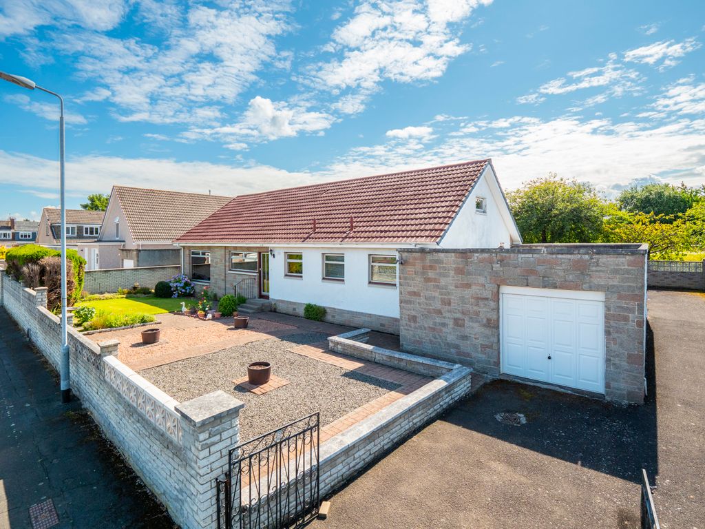 3 bed bungalow for sale in Fintry Road, Grangemouth FK3, £275,000