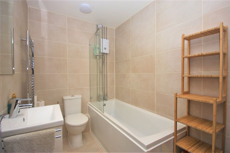 2 bed flat for sale in Kingston Square, Hull City Centre HU2, £140,000