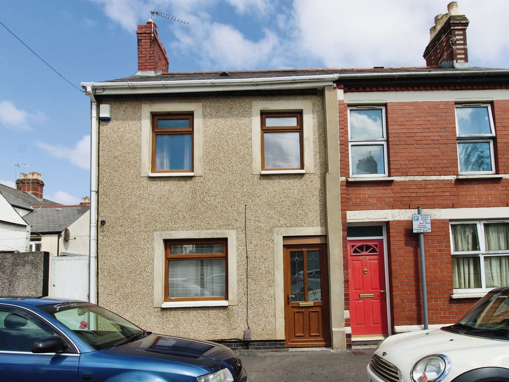 3 bed semi-detached house for sale in Kingston Road, Cardiff CF11, £200,000