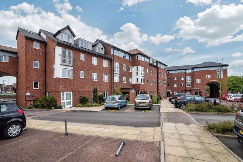 1 bed flat for sale in Drakeford Court, Stafford ST17, £88,000