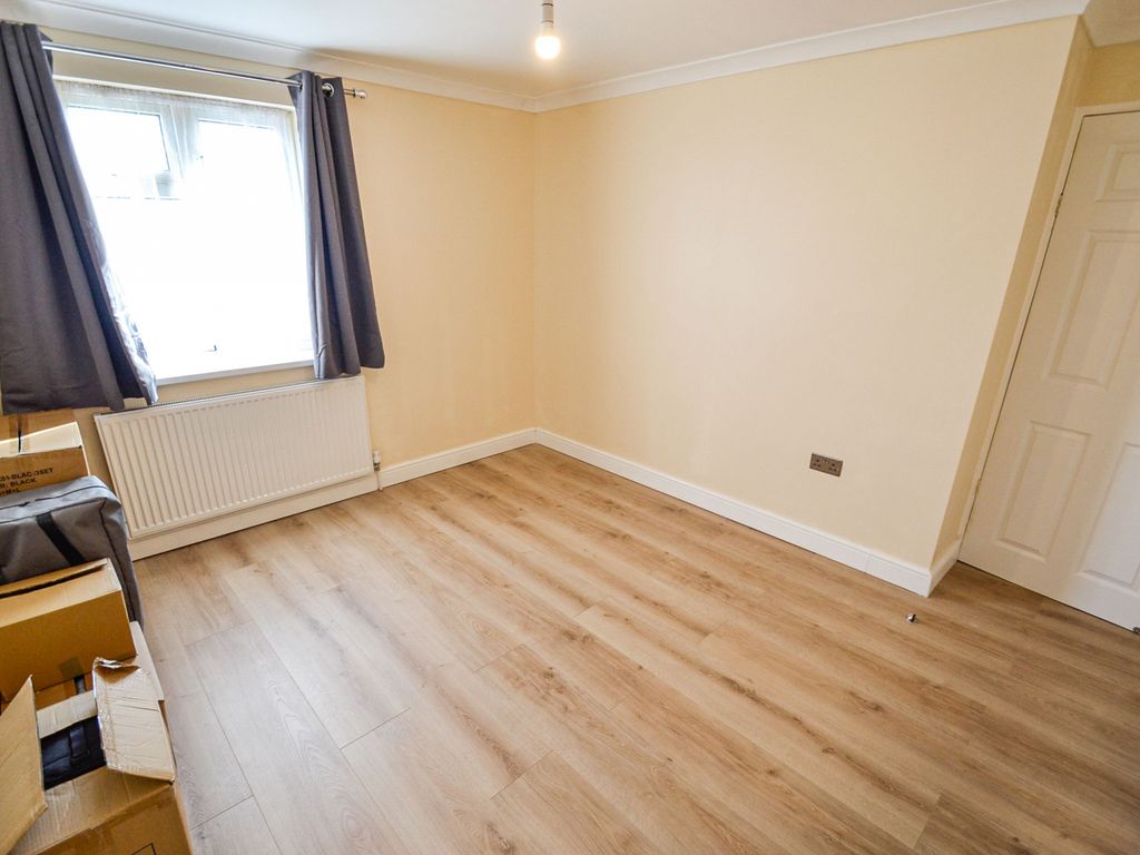 2 bed maisonette for sale in Roxwell Road, Barking IG11, £250,000