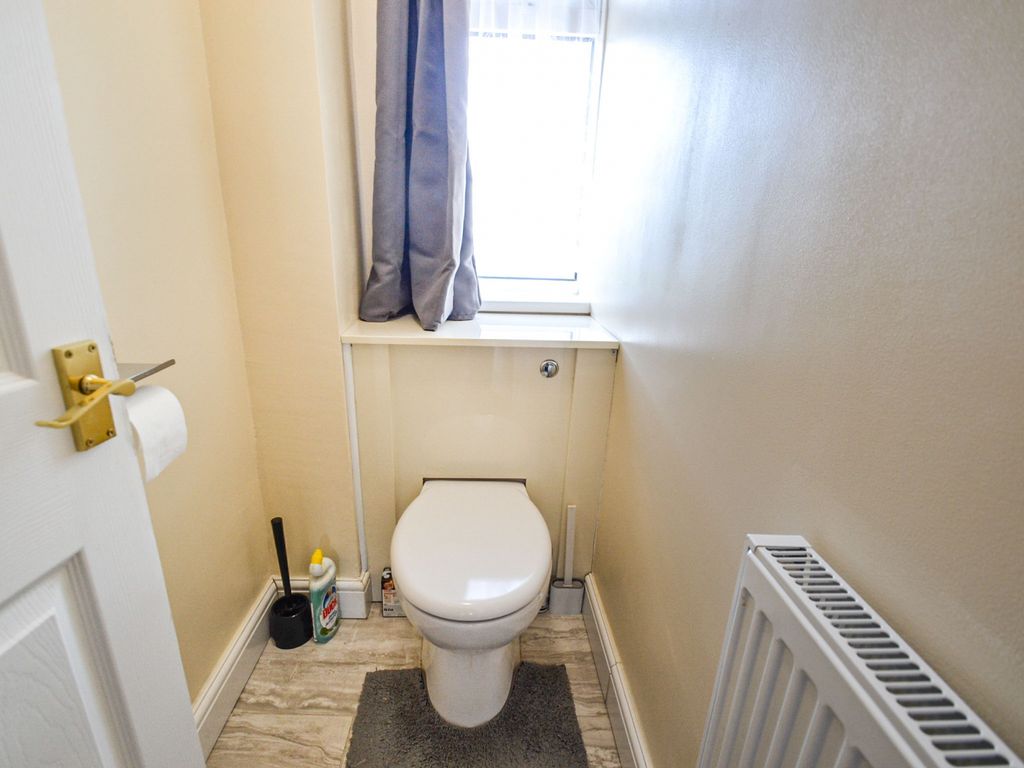 2 bed maisonette for sale in Roxwell Road, Barking IG11, £250,000