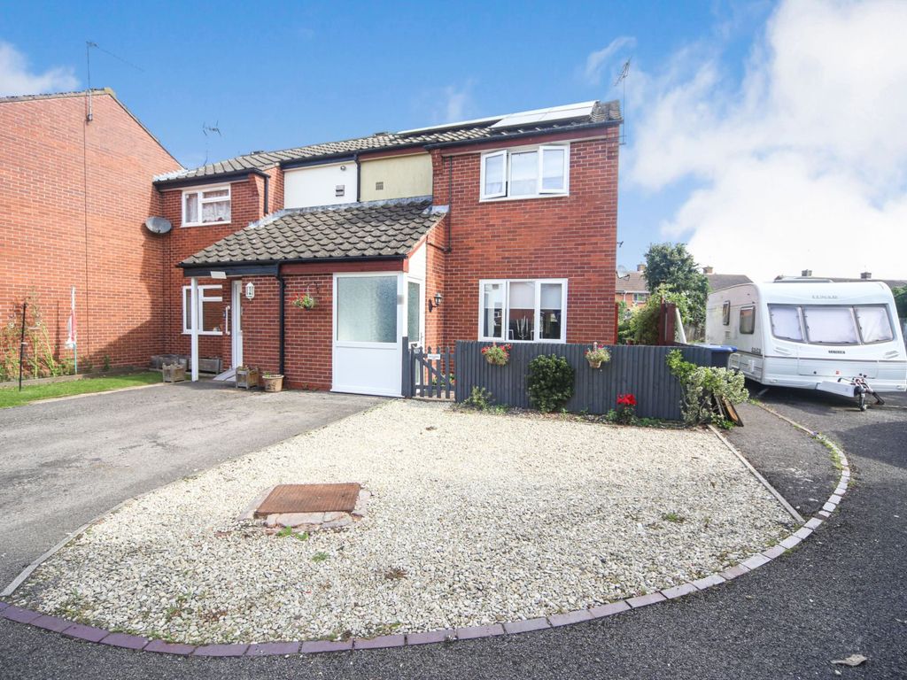 2 bed end terrace house for sale in Allendale Crescent, Studley B80, £239,950