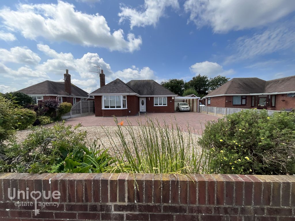 2 bed bungalow for sale in Broadway, Fleetwood FY7, £275,000