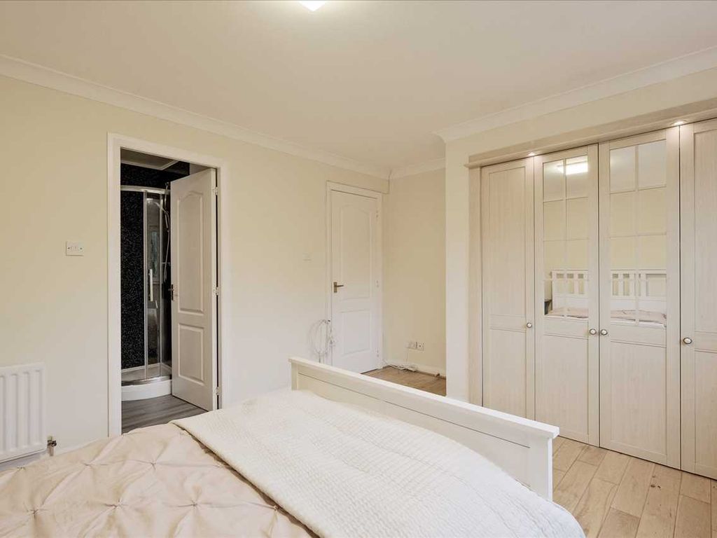 2 bed flat for sale in Hamilton Park South, Hamilton ML3, £189,995