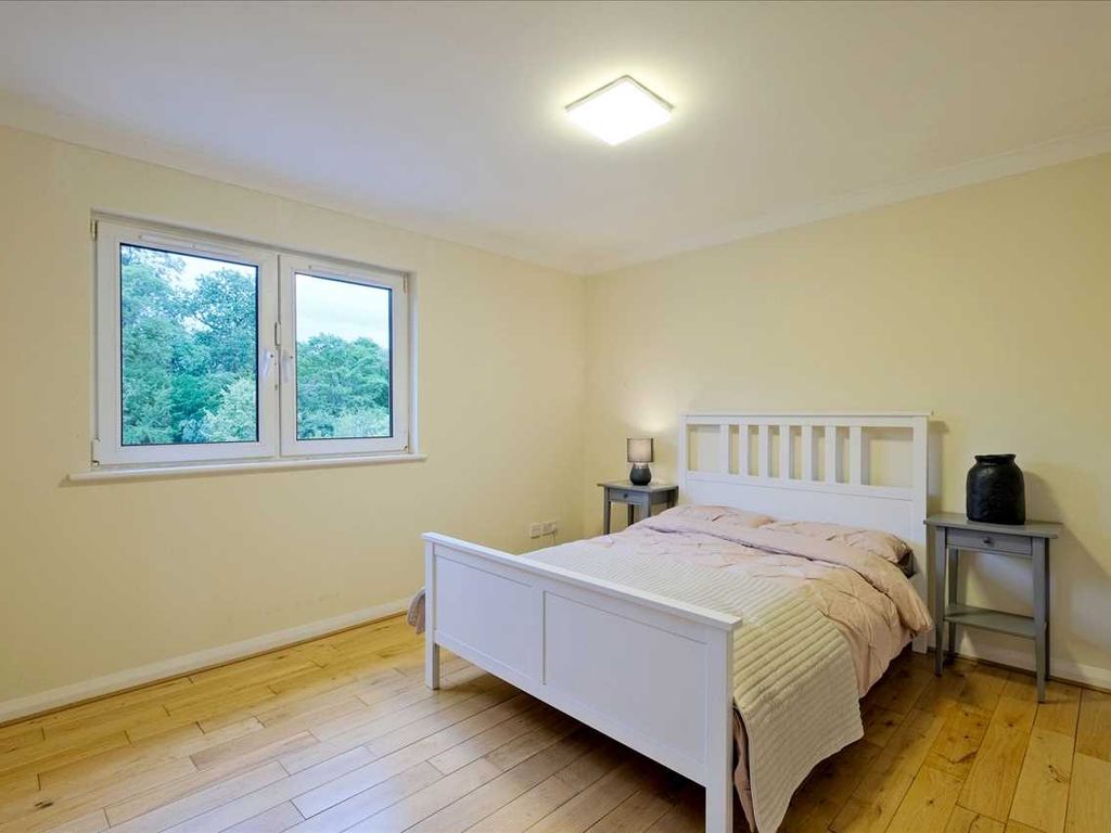 2 bed flat for sale in Hamilton Park South, Hamilton ML3, £189,995