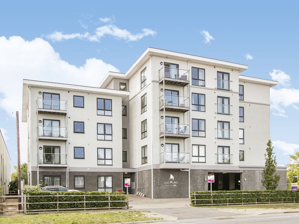 2 bed flat for sale in Upton Road, Poole BH17, £259,000