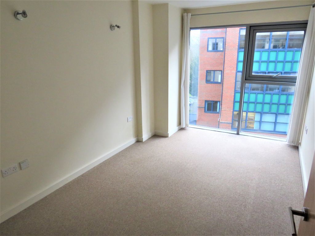 1 bed flat for sale in Beckhampton Street, Swindon SN1, £85,000